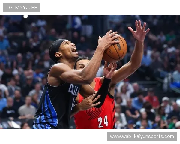 夏普溜底线上篮得手，开拓者替补惊讶鼓掌