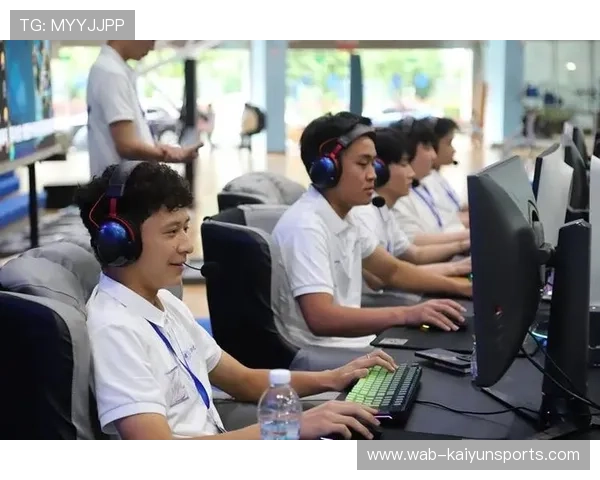 电竞选手转型教练，助力培养电竞新生力量，电竞选手 训练